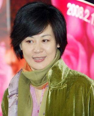 曹丽君个人资料,才华横溢的杰出女性，事业与家庭兼顾的典范